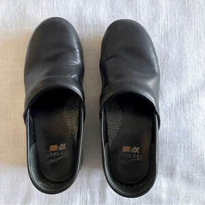 Dansko XP 2.0 Slip On Clogs Women's Ebony Black Leather Size 7.5 38